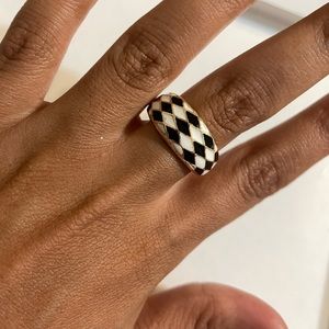Checkered ring